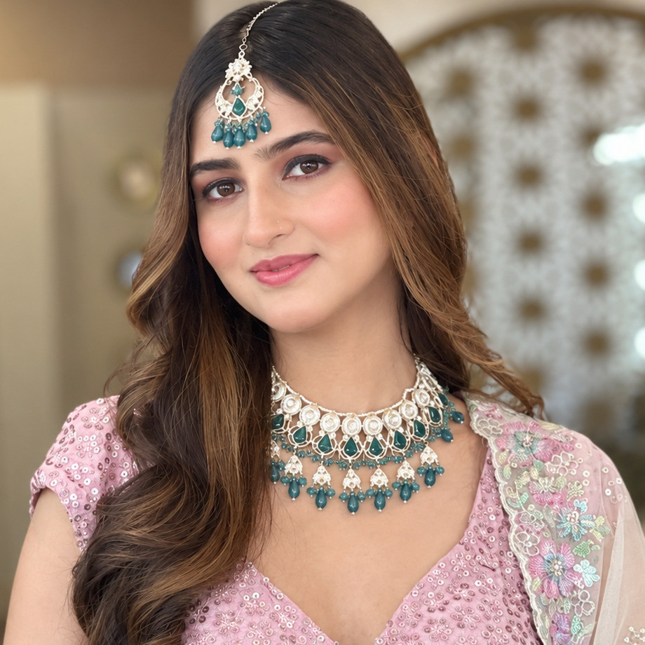 অহংকারী বসের বন্দি স্ত্রী